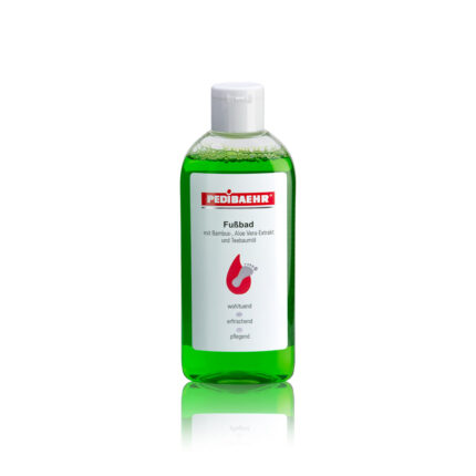 Pediluvio a base di olio di tea tree e bamb&ugrave; 200 mlPediluvio rinfrescante e dalle propriet&agrave; benefiche con estratto di bamb&ugrave; e olio di tea tree.Deterge e coccola la pelle dei piedi affaticati dopo una giornata stancante. La fragranza agli agrumi dona ai piedi una piacevolefreschezza. L'effetto curativo del pediluvio &egrave; accentuato dal pantenolo e dalle proteine idrolizzate. L'olio di maleuca &egrave; adatto alla cura delle zone della pelle irritate