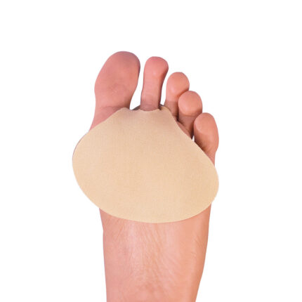 Cuscinetto metatarsale2 PezziCuscinetto metatarsale morbido.Indicata per callosità metatarsali.Allevia la pressione dell'avampiede.Caratteristiche: 	lavabile e riutilizzabile; 	dispositivo medico; 	tessuto elastico color carne; 	si adatta perfettamente al piede; 	massimo comfort; 	tessuto altamente elastico e resistente.Modo d'uso:Lavare con acqua tiepida.Asciugare all'aria.Spolverare leggermente le superfici del gel con talco.Indossare il prodotto per un massimo di 16 ore al giorno.Non utilizzare su ferite aperte.I diabetici e le persone con problemi circolatori devono consultare un medico prima dell'uso.Specifiche tecnicheQuantità: 2 pezziMisura: M/LContenuto13647 - Cuscinetto