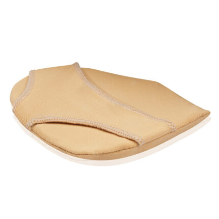 rivestito internamente in gel polimerico.Indicata per ipercheratosi e sensibilità dell'avampiede.Ammortizza l'area metatarsale assorbendo gli urti.Ideale per scarpe basse o con design speciali.Caratteristiche: 	lavabile e riutilizzabile; 	dispositivo medico; 	tessuto elastico color carne; 	si adatta perfettamente al piede; 	massimo comfort; 	tessuto altamente elastico e resistente.Modo d'uso:Lavare con acqua tiepida.Asciugare all'aria.Spolverare leggermente le superfici del gel con talco.Indossare il prodotto per un massimo di 16 ore al giorno.Non utilizzare su ferite aperte.I diabetici e le persone con problemi circolatori devono consultare un medico prima dell'uso.Specifiche tecnicheQuantità: 2 pezziContenuto13696 - Cuscinetto