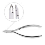 <strong>Tronchese cuticole - Lunghezza 12 cm </strong><i><br /></i><br /><br />Tronchese in acciaio inox autoclavabile.<br />Dotato di molla singola.<br />Disponibile in 3 misure:<br /><ul> 	<li>taglio 4 mm: cod. 150017;</li> 	<li>taglio 5 mm: cod. 150018;</li> 	<li>taglio 6 mm: cod. 150019.</li></ul><strong>Pulizia e Sterilizzazione:<br /></strong><br /><ol> 	<li>Pulire accuratamente le tronchesi.<br />Se si utilizzano detergenti specifici