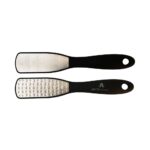 <strong>Raspa con lamina Inox - tagliata a laser<br /></strong><i>1 Pezzo<br /></i><span data-mce-fragment="1"><br />Raspa ideale per la rimozione dei calli.<br />Disinfettabile.</span><br /><br /><span data-mce-fragment="1">Dotata di:<br /></span><br /><ul> 	<li><span data-mce-fragment="1">lamina in inox tagliata a laser;</span></li> 	<li><span data-mce-fragment="1"><span data-mce-fragment="1">manico ABS maneggevole ed ergonomico;<br /></span></span></li> 	<li><span data-mce-fragment="1"><span data-mce-fragment="1"><span data-mce-fragment="1">grana fine per ridurre le callosità;</span></span></span></li> 	<li><span data-mce-fragment="1"><span data-mce-fragment="1"><span data-mce-fragment="1">grana grossa per levigare la pelle.</span></span></span></li></ul><strong>Specifiche tecniche</strong><strong data-mce-fragment="1"><br data-mce-fragment="1" /></strong><strong data-mce-fragment="1">Quantità</strong><span data-mce-fragment="1">: 1 pezzo<br /></span><strong data-mce-fragment="1">Materiale lamina</strong>: inox<strong data-mce-fragment="1"><br data-mce-fragment="1" /><br data-mce-fragment="1" /></strong><strong data-mce-fragment="1">Contenuto<br data-mce-fragment="1" /></strong>154054 - raspa