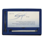 <strong>Kit Manico Safe - 0 - 1<br /></strong><i>122 Pezzi</i><br /><br /><span data-mce-fragment="1">Lame sterilizzate monouso per la rimozione superficiale delle ipercheratosi cutanee del piede e della mano.</span><br /><br />Kit composto da:<br /><ul> 	<li>1 x manico in alluminio;</li> 	<li>1 x pinzetta per lama;</li> 	<li>45 lame safe misura 0;</li> 	<li>40 lame safe misura 0.5;</li> 	<li>35 lame safe misura 1.</li></ul><strong>Specifiche tecniche<br /></strong><strong>Materiale manico</strong>: alluminio<br /><strong>Materiale lame</strong>: acciaio<br /><strong>Quantità</strong>: 122 pezzi<br /><br /><strong>Contenuto<br /></strong>156017 - Kit