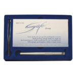 <strong>Kit Manico Safe - 2 - 3<br /></strong><i>62 Pezzi</i><br /><br /><span data-mce-fragment="1">Lame sterilizzate monouso per la rimozione superficiale delle ipercheratosi cutanee del piede e della mano.</span><br /><br />Kit composto da:<br /><ul> 	<li>1 x manico in alluminio;</li> 	<li>1 x pinzetta per lama;</li> 	<li>25 lame safe misura 2;</li> 	<li>20 lame safe misura 2.5;</li> 	<li>15 lame safe misura 3.</li></ul><strong>Specifiche tecniche<br /></strong><strong>Materiale manico</strong>: alluminio<br /><strong>Materiale lame</strong>: acciaio<br /><strong>Quantità</strong>: 62 pezzi<br /><br /><strong>Contenuto<br /></strong>156018 - Kit