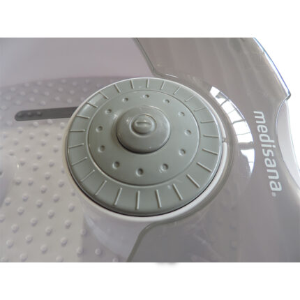 Massaggio alle zone della riflessologia plantareVaschetta piedi 3 in 1: 	regolazione della temperatura dell'acqua; 	massaggio con vibrazione; 	massaggio con bollicine.Dotata di:Compie un intenso massaggio alle zone della riflessologia plantare. 	inserto massaggiante; 	apertura di scarico; 	piedini in gomma antiscivolo; 	intenso massaggio alle zone della riflessologia plantare; 	funzione automatica di riscaldamento.Dimensione adatta fino al n° 44 di scarpe.Specifiche tecnicheDimensioni: 39 x 33 x 13 cmPeso: 1