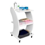 Elegante carrello estetista in legno Made in Arca con struttura in impiallacciato bianco in versione da 2 ripiani. Dotato di ulteriore ripiano di base per creare un terzo ripiano