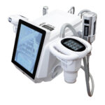 &nbsp;SLIM ROLL EVOTrattamento viso/corpo&nbsp;&Egrave; una apparecchiatura multifunzione che combina nei vari manipoli le seguenti tecnologie:Pressione negativa del vuoto (vacuum)Rotazione meccanica di 180&deg;RadiofrequenzaTecnologia LED luce rossa e bluRulli vibranti a nido d'apeInfrarossiEffetti e caratteristiche:  3 Manipoli su 4 possono lavorare in modo simultaneo  Tecnologia completa che agisce su:Corpo:Aumento del metabolismoScioglimento del grassoModellamento del corpoMiglioramento degli inestetismi della celluliteMiglioramento della circolazione e della ritenzione idricaDrenaggio profondoEffetto rassodanteEffetto tonificante