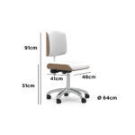 con schienalePratico sgabello dal design elegante. Base con 5 ruote piroettanti.Seduta e schienale rivestiti in similpelle bianca. Altezza della seduta e schienale regolabile.Specifiche tecnicheDimensioni: 	H con schienale 91 cm; 	H seduta 51 cm; 	Seduta 48 x 41 cm; 	Base con ruote 64 cm.Peso netto: 11