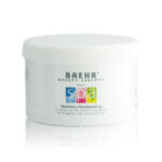 <strong>Spa wellness hand peeling<br /></strong><em>450 ml</em><br /><br />Peeling con olio di avocado spremuto a freddo e vitamina E.<br />Principi attivi:<br /><ul> 	<li>bambù - rimuove delicatamente le cellule morte e lascia la pelle liscia e notevolmente più morbida;</li> 	<li>estratti vegetali di loto e ibisco - mantengono l'umidità della pelle e hanno un effetto vitalizzante e rinfrescante.</li></ul><strong>Modo d'uso:</strong><br /><span data-mce-fragment="1">Massaggiare sulle mani con movimenti circolari ed esfoliare accuratamente.<br />Sciacquare ogni residuo con acqua tiepida.</span><br /><strong><br />Specifiche tecniche<br /></strong><strong>Formato</strong>: 500 ml<br /><strong>Ingredienti:</strong> Aqua (acqua)