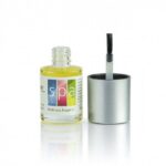 uva e melograno - nutriente 	vitamina E - protegge le cuticole screpolate e fragili. 	olio di Jojoba - elasticità 	olio di Argan - resistenzaModo d'uso:Applicare quotidianamente sulle cuticole secondo necessità e massaggiare.Specifiche tecnicheFormato: 12 mlIngredienti: Olio di semi di Prunus Persica (pesca)