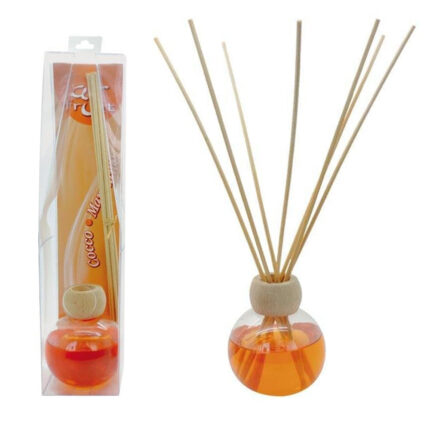 Diffusore di essenze naturali - Cocco e Mandarino100 mlL'essenza del mandarino sprigiona felicità ed euforia ma allo stesso tempo una sorta di tranquillità e pace interiore.Il cocco ha una fragranza dolce ed esotica.Certificato Eco Bio Cosmesi.Dotato di: 	boccetta realizzata con materiale antiurto; 	durata profumazione fino a 90 giorni.Consiglio d'uso:1. svitare e togliere la capsula2. infilare al collo del flacone l'anello in legno3. posizionare tutti i bastoncini all'interno del flacone (per ridurre l'intensità del profumo togliere alcuni bastoncini)4. quando il profumo è esaurito i bastoncini si possono utilizzare per profumare armadi