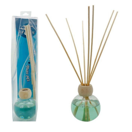 Diffusore di essenze naturali - The Verde e Vetiver100 mlLa fragranza delle note verdi e frizzanti del the verde e quelle decise del vetiver si combinano perfettamente per creare un profumo raffinato e prezioso.Certificato Eco Bio Cosmesi.Dotato di: 	boccetta realizzata con materiale antiurto; 	durata profumazione fino a 90 giorni.Consiglio d'uso:1. svitare e togliere la capsula2. infilare al collo del flacone l'anello in legno3. posizionare tutti i bastoncini all'interno del flacone (per ridurre l'intensità del profumo togliere alcuni bastoncini)4. quando il profumo è esaurito i bastoncini si possono utilizzare per profumare armadi