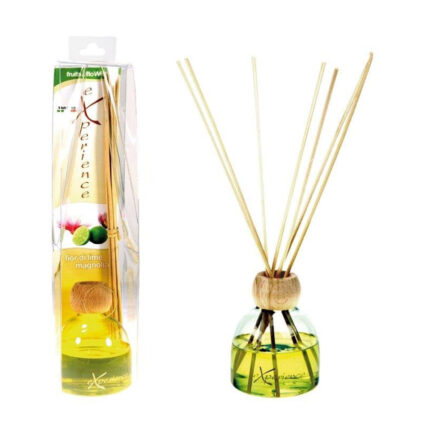 Diffusore di essenze naturali - Fior di Lime e Magnolia100 mlIl fior di lime e la magnolia dalle note dolci e classiche profumano l'ambiente e rilassano la mente con il loro delicato profumo estivo.Certificato Eco Bio Cosmesi.Dotato di: 	boccetta realizzata con materiale antiurto; 	durata profumazione fino a 90 giorni.Consiglio d'uso:1. svitare e togliere la capsula2. infilare al collo del flacone l'anello in legno3. posizionare tutti i bastoncini all'interno del flacone (per ridurre l'intensità del profumo togliere alcuni bastoncini)4. quando il profumo è esaurito i bastoncini si possono utilizzare per profumare armadi