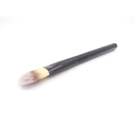 8 cmPennello per fondotinta con setole sintetiche e di capra.Stende perfettamente qualsiasi tipo di fondotinta sulla pelle.Non lascia macchie.Specifiche tecnicheDimensioni: Lung. 17