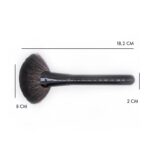 2 cmPennello per blush con setole sintetiche e di capra.Dona un effetto naturale alle guance.Specifiche tecnicheDimensioni: Lung. 18