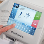 diametro 18 mm 	 Lunghezza cavo manipolo: ca. 150 cmSPECIFICHE TECNICHE 	Velocità di rotazione: 4.000-40.000 giri al minuto 	Motore di nebulizzazione brushless 	Alimentazione elettrica: 230V/50Hz 	Serbatoio 	- Capacità: 700 ml 	- Dimensione: ca. 90 x 70 x 180 (h) mm 	Scocca in PU