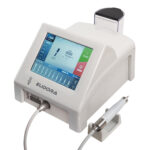 base in acciaio 	5 livelli di nebulizzazione 	10 livelli di velocità regolabile 	Visualizzazione ore di lavoro 	Display touchscreen a colori 8” 	Classe isolamento: 1 	Temperatura manipolo: max 35°C 	Dimensioni: 240 x 380 x 220 (h) mm 	Peso: 6 kg Contenuto1 x 602160 (micromotore con nebulizzazione Eudora)