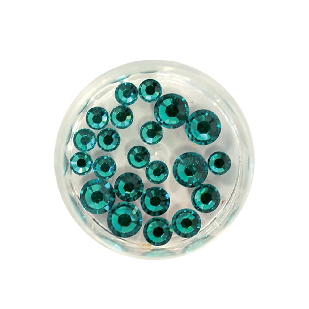 SWAROSKI TAGLIO DIAMANTE SMERALDO Swarovski taglio diamante - Smeraldoconf. 20 pezzi 3 misureSwarovski taglio diamante per Nail art.Ideale per donare alle unghie un'esclusiva lucentezza ed un tocco di originalità.Dotato di taglio a fondo piatto per un’applicazione perfetta sia su unghie naturali che ricostruite.Metodo di applicazione:Applicare i cristalli su un top coat senza dispersione o gel colla