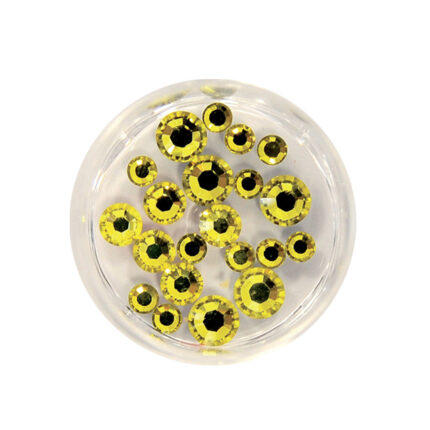 Swarovski taglio diamante - Topazioconf. 20 pezzi 3 misureSwarovski taglio diamante per Nail art.Ideale per donare alle unghie un'esclusiva lucentezza ed un tocco di originalità.Dotato di taglio a fondo piatto per un’applicazione perfetta sia su unghie naturali che ricostruite.Metodo di applicazione:Applicare i cristalli su un top coat senza dispersione o gel colla