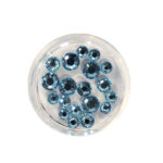 <p><strong><span>Swarovski taglio diamante - Acquamarina<br></span></strong><em>conf. 20 pezzi 3 misure</em><strong><br><br></strong>Swarovski taglio diamante per Nail art.<br>Ideale per donare alle unghie un'esclusiva lucentezza ed un tocco di originalità.<br>Dotato di taglio a fondo piatto per un’applicazione perfetta sia su unghie naturali che ricostruite.<br><br><strong>Metodo di applicazione</strong>:<br>Applicare i cristalli su un top coat senza dispersione o gel colla