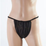 <strong>Slip nero donna<br /></strong><i>Imbustati singolarmente.</i><br /><br />Slip monouso per donna.<br />In colorazione nera.<br />Utilizzabile nelle Spa e nei centri estetici.<br />Imbustati singolarmente.<br />Realizzati in TNT (tessuto non tessuto).<br /><br /><strong>Specifiche tecniche</strong><strong><br />Materiale:</strong> TNT<br /><strong>Colorazione:</strong> nero<br /><strong>Capacità: </strong>100 pezzi<br /><strong>Imbustati singolarmente</strong><br /><br /><strong>Contenuto<br /></strong>650066 ( Slip nero donna monouso)