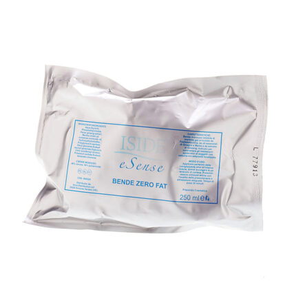 Benda Zero Fat - Benda alla Fosfatidilcolina Anticellulite2 Pezzi; H. 10 cm - L. 10 mBende monouso imbibite di morbido gel.Indicato per contrastare gli inestetismi di soggetti con cellulite e/o adiposità localizzate.Principi attivi con proprietà tonificanti e stimolanti: 	Estratto idroglicerico di Ginseng 	Olio essenziale di Ginepro  	Olio essenziale di Menta  	FosfatidilcolinaMolecola liposolubile estratta dalla soia in grado di eliminare i grassi.Modo d'uso:Applicare partendo dalla caviglia/piede sino all'interno coscia