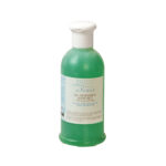 <p>Gel detergente mani - piedi the verde - the nero</p><p>Caratteristiche: prodotto per l&rsquo;igiene profonda di mani e piedi a base di<br>Estratti vegetali di the verde e the nero. Asciuga in fretta e lascia una gradevole<br>Profumo di the verde.</p><p><br>Modo d&rsquo;uso: stendere sulle mani e sui piedi una modica quantit&agrave; di prodotto<br>E far assorbire con un leggero massaggio. Non risciacquare.</p>