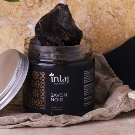 rappresenta la cura e la passione marocchina per la bellezza estetica.Sapone nero esfoliante adatto all'uso quotidiano