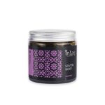 <strong><img style="display: block; margin-left: auto; margin-right: auto;" src="https://cdn.shopify.com/s/files/1/0591/3834/3118/files/logo_INTAJ_bianco_480x480.jpg?v=1643633622" alt="" width="225" height="147" data-mce-fragment="1" /><br />Sapone Nero con olio essenziale di Eucalipto<br /></strong><em>200 g</em><br /><br />Ispirato al rituale Hammam