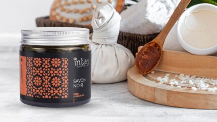 rappresenta la cura e la passione marocchina per la bellezza estetica.Sapone nero esfoliante adatto all'uso quotidiano