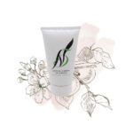 <strong>SCRUB CORPO IN CREMA CON POLVERE DI NOCCIOLO<br /></strong>Tubo: 150 ml<br /><br /><strong>DESCRIZIONE DEL PRODOTTO:</strong><br />Emulsione scrub dall’azione rigenerante emolliente.<br /><strong><br />UTILIZZO:</strong><br />Prelevare una piccola quantità di prodotto e distribuirlo massaggiando. Risciacquare successivamente con abbondante acqua tiepida.<br /><strong><br />ATTIVI PRINCIPALI</strong><br />• Polvere di nocciolo di albicocca: azione rinnovatrice (scrub)<br />• Olio di mandorle dolci: azione emolliente