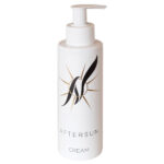 perun’abbronzatura intensa e duratura.Abbronzatura intensa e duratura. Profumo di agrumi. 	Ingredienti Funzionali:• Olio di jojoba• Succo di aloe*• Cera d’api• Allantoina• Estratto di calendula*• Estratto di malva*• Estratto di camomilla*(*) da Agricoltura biologicaMODO D'USO: Applicare il prodotto regolarmente dopoogni esposizione ai raggi solari. Distribuire in modouniforme su viso e corpo e massaggiare delicatamentefino a completo assorbimento.Contenuto820007- (Flacone da 200ml)